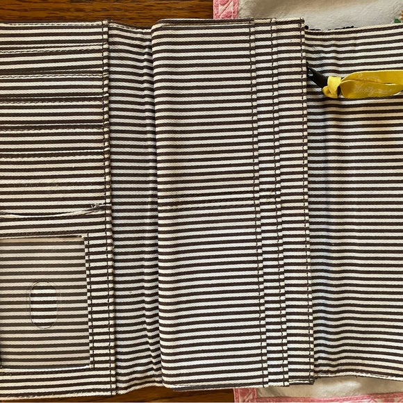 Thirty One Wallet - Picture 2 of 3